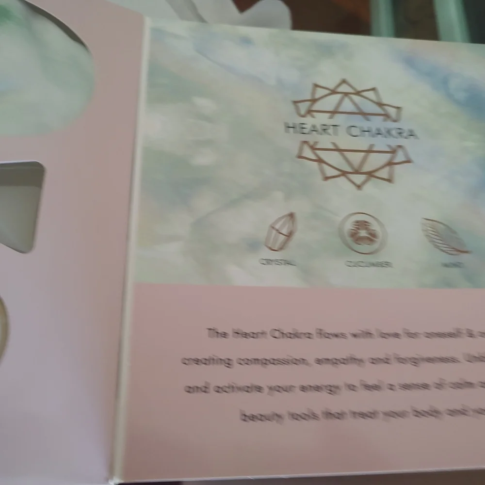 Green and Gold Skincare Set - Picture 2 of 3